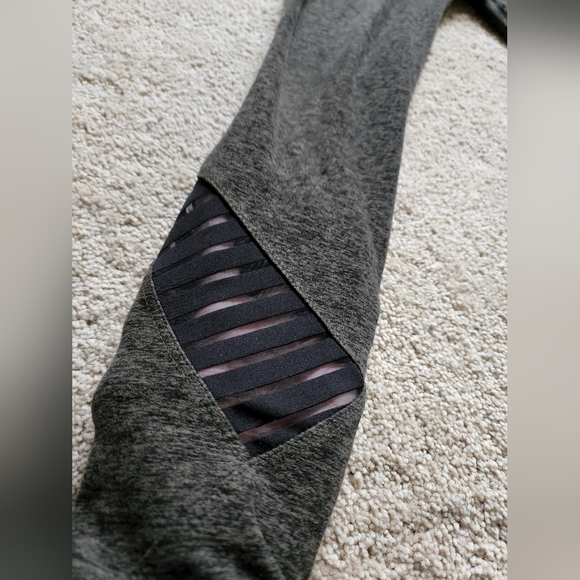 Beyond Yoga Green Leggings with Peek a Boo sheer bottom Ladies size S - Picture 2 of 4